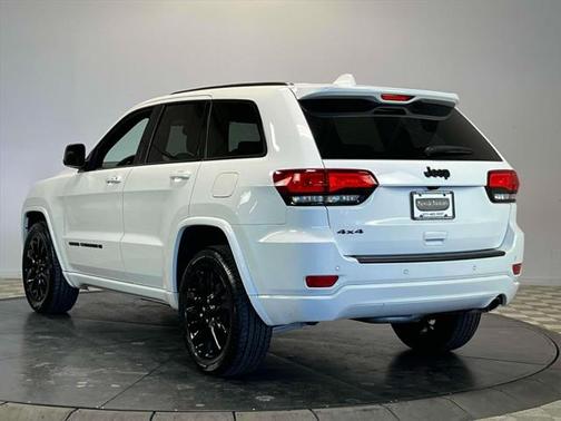 2022 Jeep Grand Cherokee Laredo