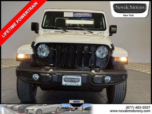 Bright White Clearcoat 2022 Jeep Gladiator Altitude