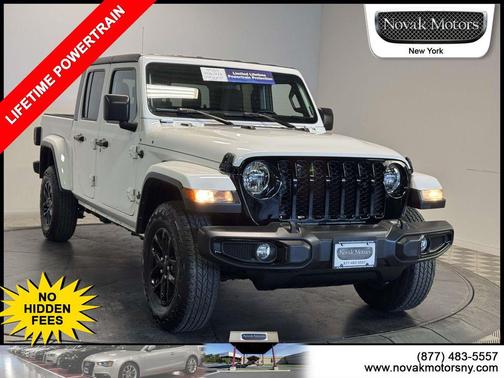 Bright White Clearcoat 2022 Jeep Gladiator Altitude