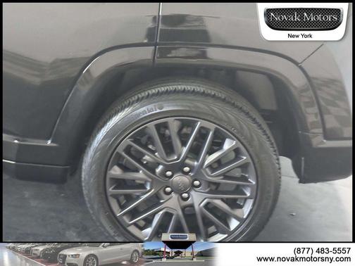 Diamond Black Crystal Pearlcoat 2023 Jeep Compass (Red) Edition