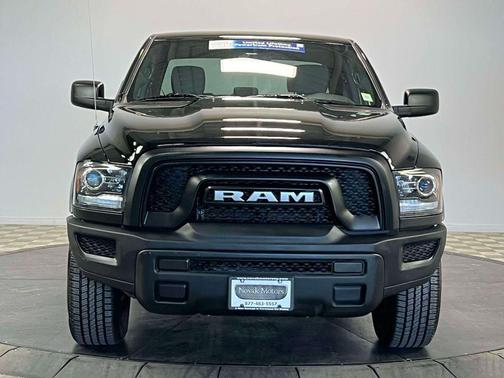 Diamond Black Crystal Pearlcoat 2024 RAM 1500 Classic Warlock