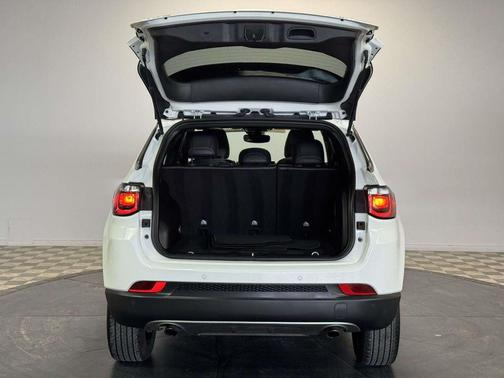 Bright White Clearcoat 2023 Jeep Compass Limited