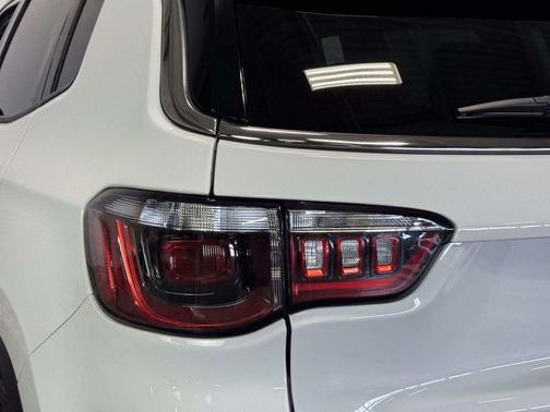 Bright White Clearcoat 2023 Jeep Compass Limited