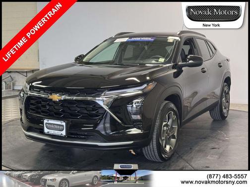 Mosaic Black Metallic 2025 Chevrolet Trax LT