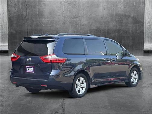 2020 Toyota Sienna LE