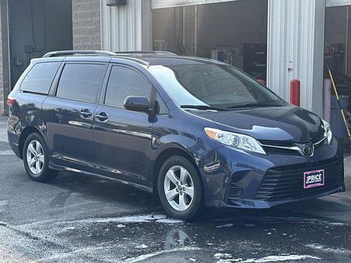 2020 Toyota Sienna LE