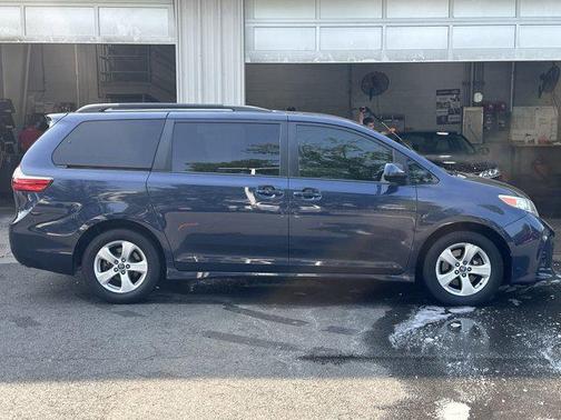 2020 Toyota Sienna LE