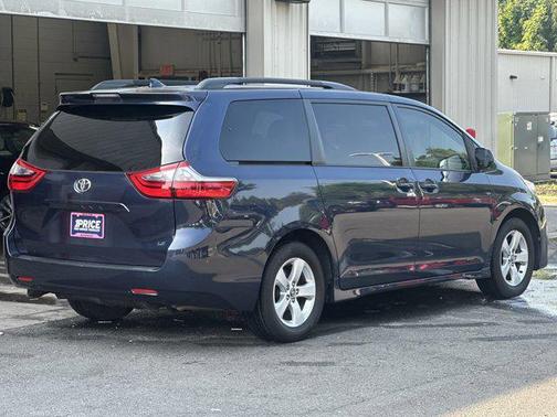 2020 Toyota Sienna LE