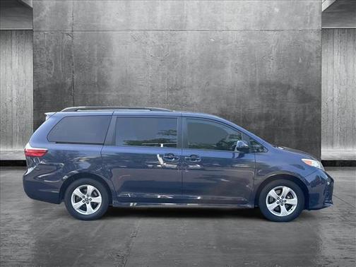 2020 Toyota Sienna LE