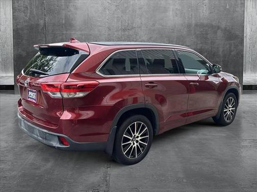 2017 Toyota Highlander SE