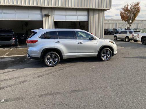 2019 Toyota Highlander Hybrid Platinum