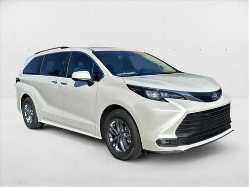 2025 Toyota Sienna XLE 7 Passenger