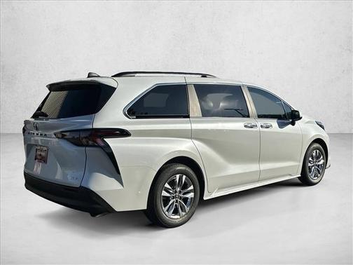 2025 Toyota Sienna XLE 7 Passenger