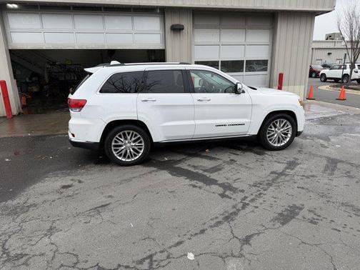 2018 Jeep Grand Cherokee Summit