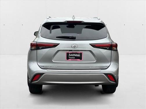 2025 Toyota Highlander Platinum