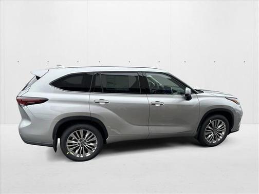 2025 Toyota Highlander Platinum