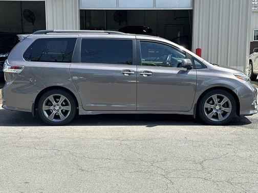 2016 Toyota Sienna SE Premium