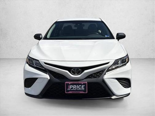 Super White 2018 Toyota Camry SE