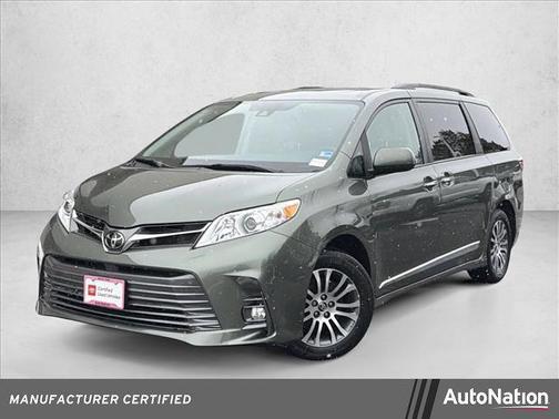 2020 Toyota Sienna XLE