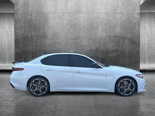 2023 Alfa Romeo Giulia Veloce RWD