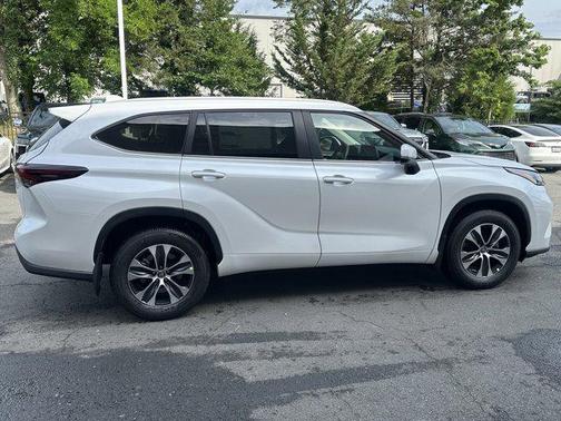 2025 Toyota Highlander XLE