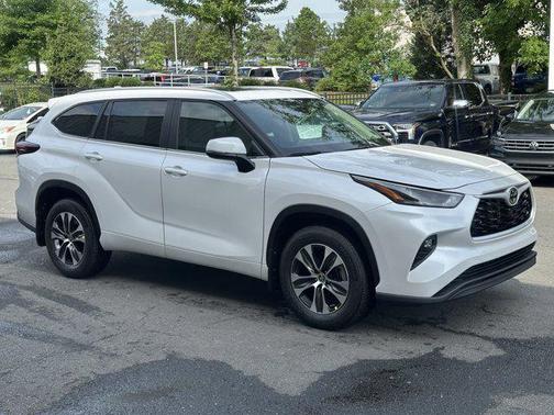 2025 Toyota Highlander XLE