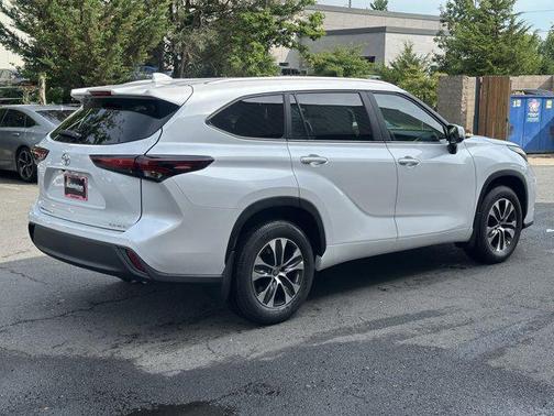 2025 Toyota Highlander XLE