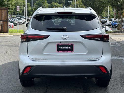 2025 Toyota Highlander XLE