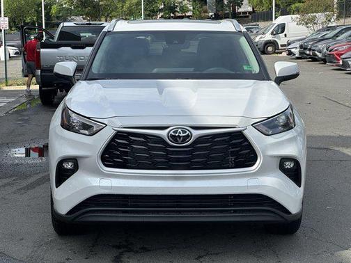 2025 Toyota Highlander XLE