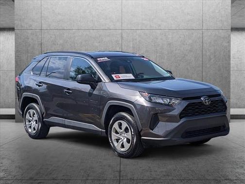 Photo 3 of 24 of 2020 Toyota RAV4 LE