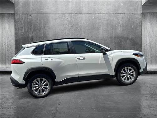 2025 Toyota Corolla Cross LE