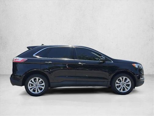 Agate Black Metallic 2022 Ford Edge Titanium