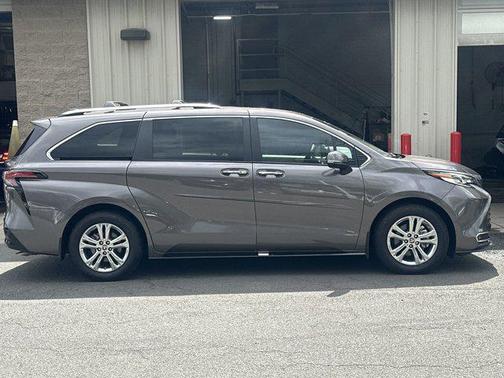 2023 Toyota Sienna Platinum 7 Passenger