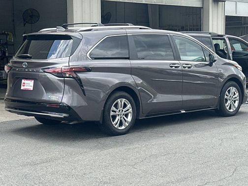 2023 Toyota Sienna Platinum 7 Passenger