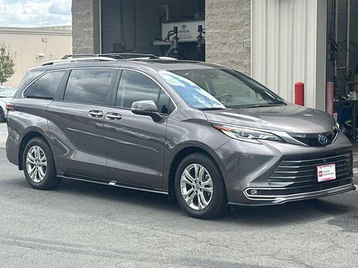 2023 Toyota Sienna Platinum 7 Passenger