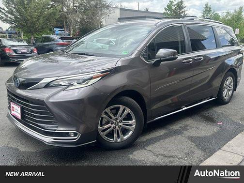 2023 Toyota Sienna Platinum 7 Passenger