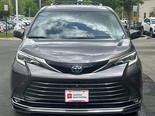 2023 Toyota Sienna Platinum 7 Passenger