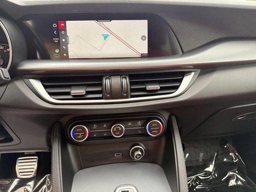 Alfa White 2022 Alfa Romeo Stelvio Ti