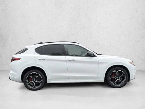 Alfa White 2022 Alfa Romeo Stelvio Ti