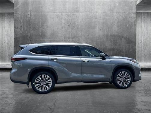 2025 Toyota Highlander Platinum