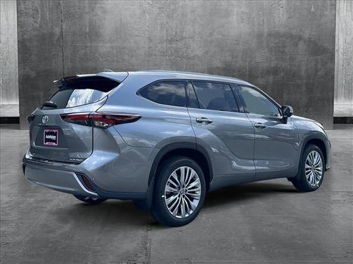 2025 Toyota Highlander Platinum