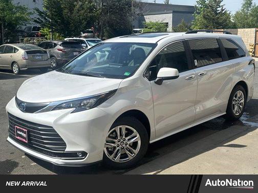 2025 Toyota Sienna XLE 7 Passenger