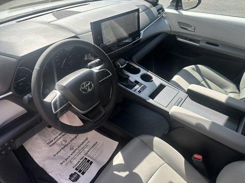2025 Toyota Sienna XLE 7 Passenger