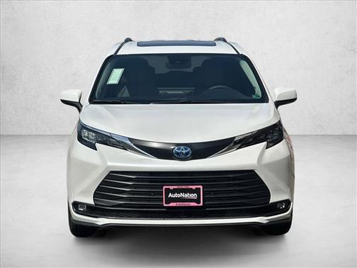 2025 Toyota Sienna XLE 7 Passenger
