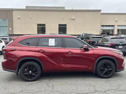 2022 Toyota Highlander Hybrid XLE