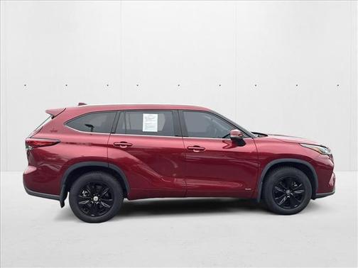 2022 Toyota Highlander Hybrid XLE