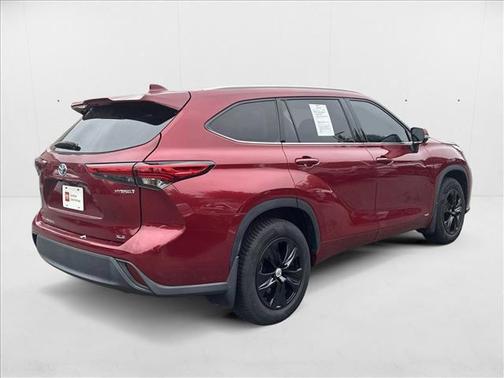 2022 Toyota Highlander Hybrid XLE
