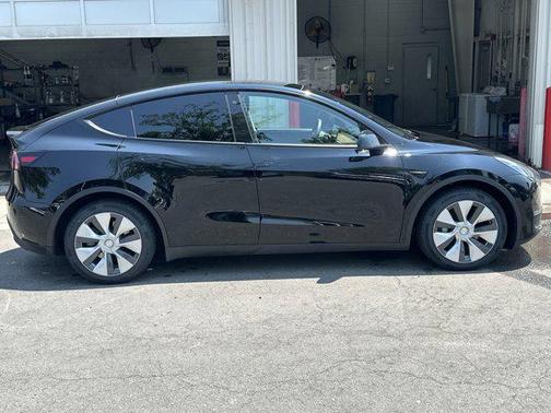 2022 Tesla Model Y Long Range Dual Motor All-Wheel Drive