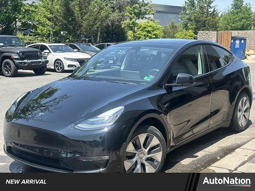 2022 Tesla Model Y Long Range Dual Motor All-Wheel Drive