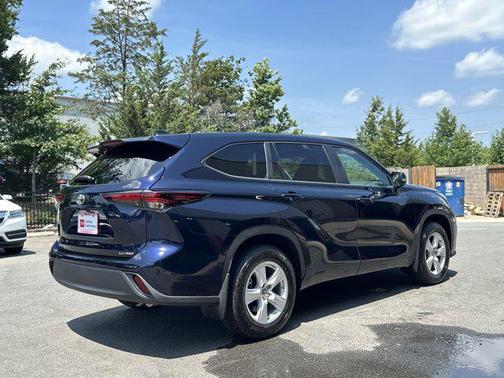 2024 Toyota Highlander LE